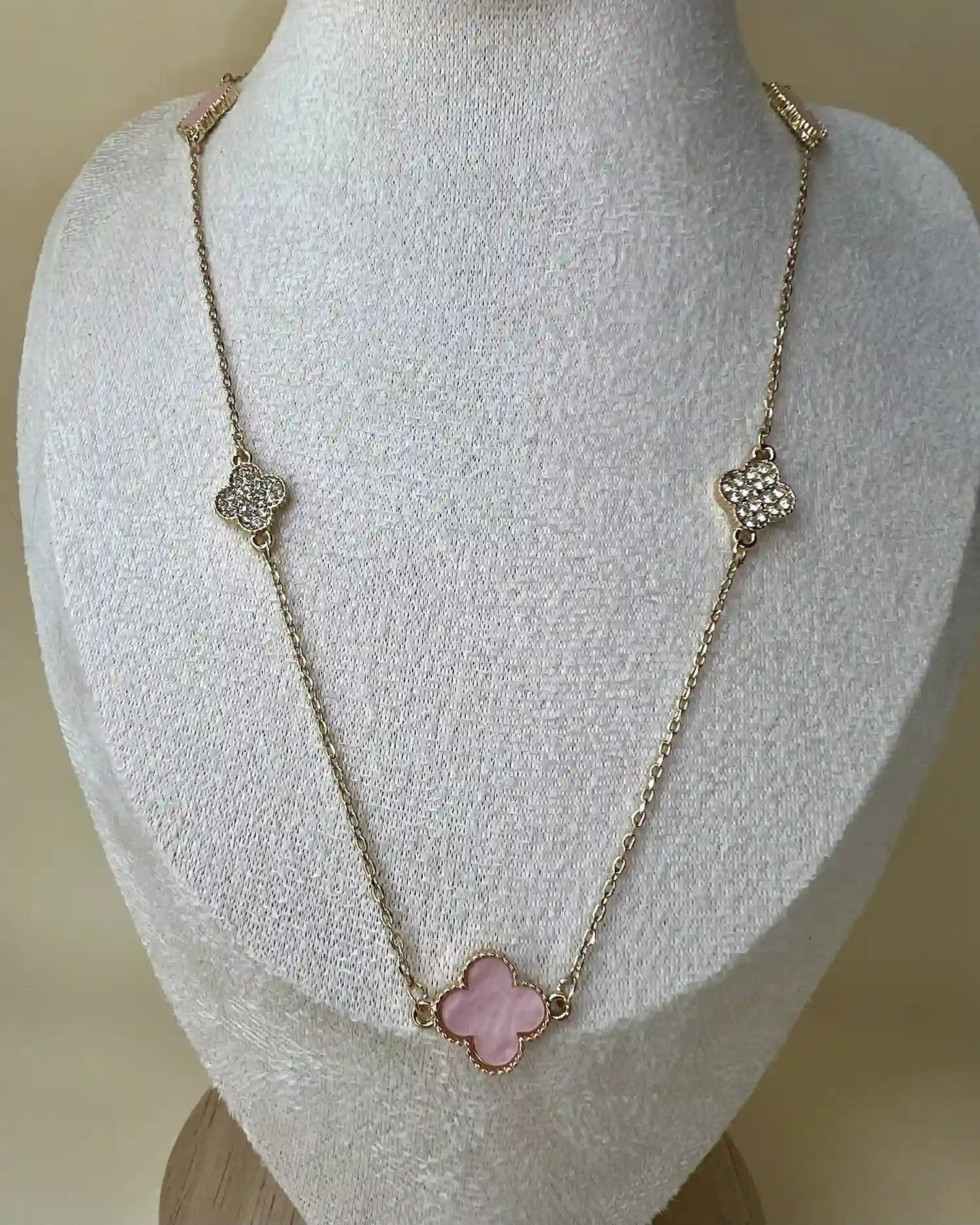 BLUSH || Collar Tréboles Rosas