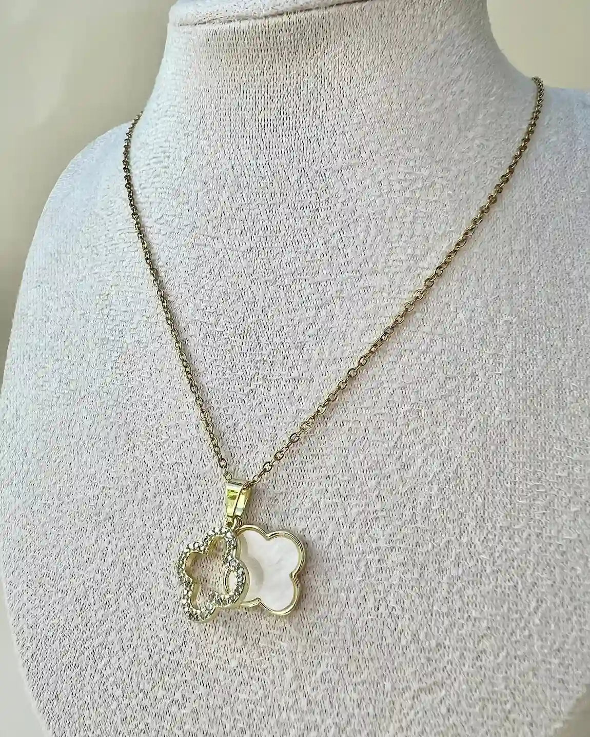 KIRA || Collar Trébol Beige