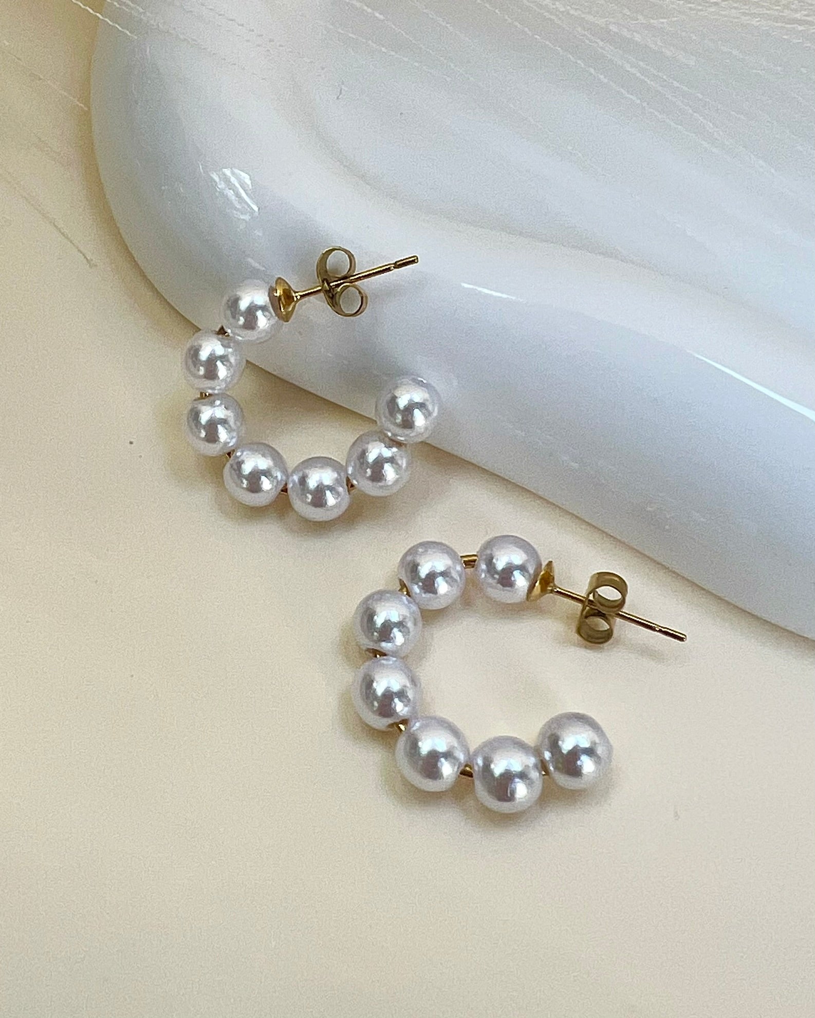 MARINA || Pendientes de aro con perlas
