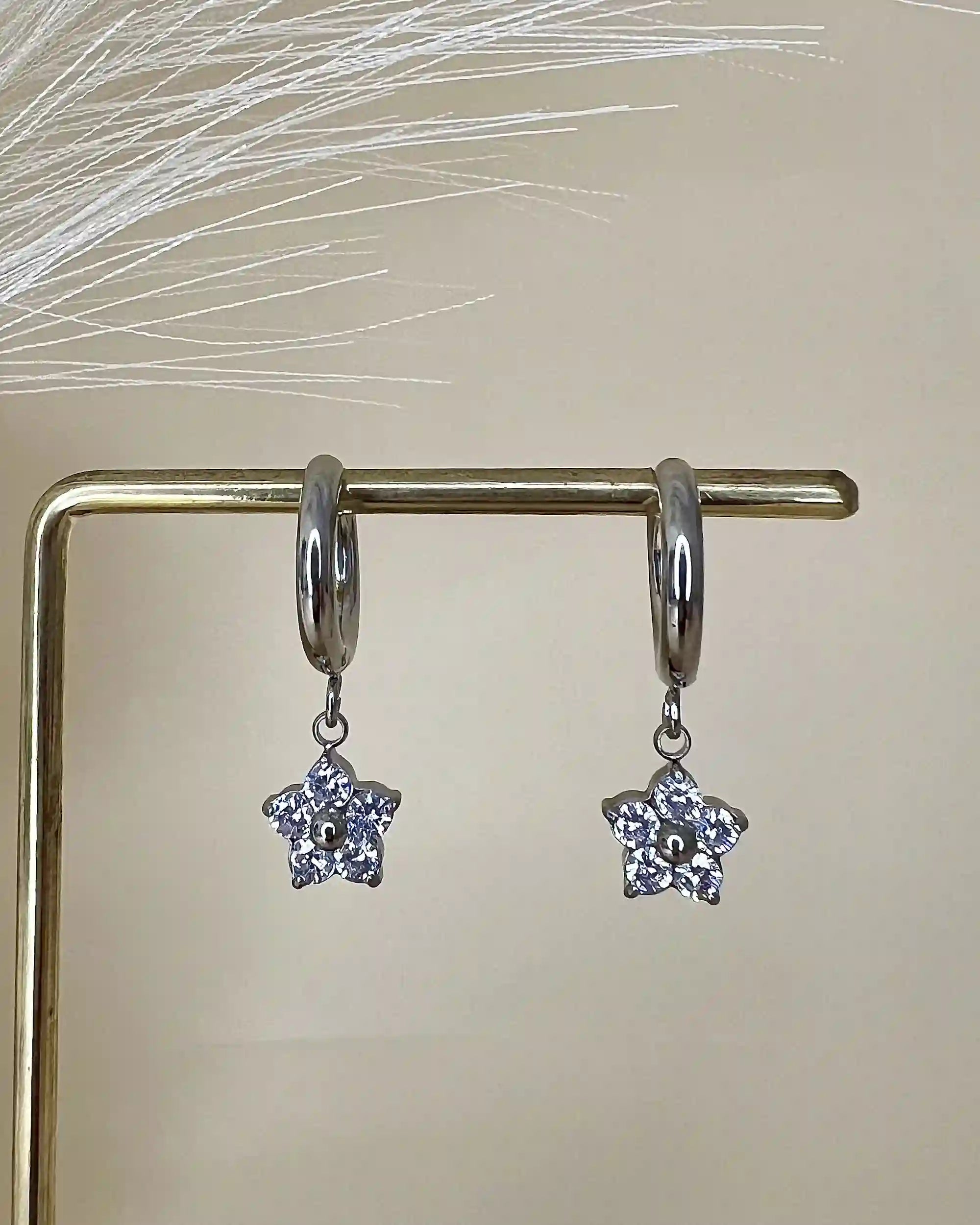 AMALFI || Pendientes Flor Plateados
