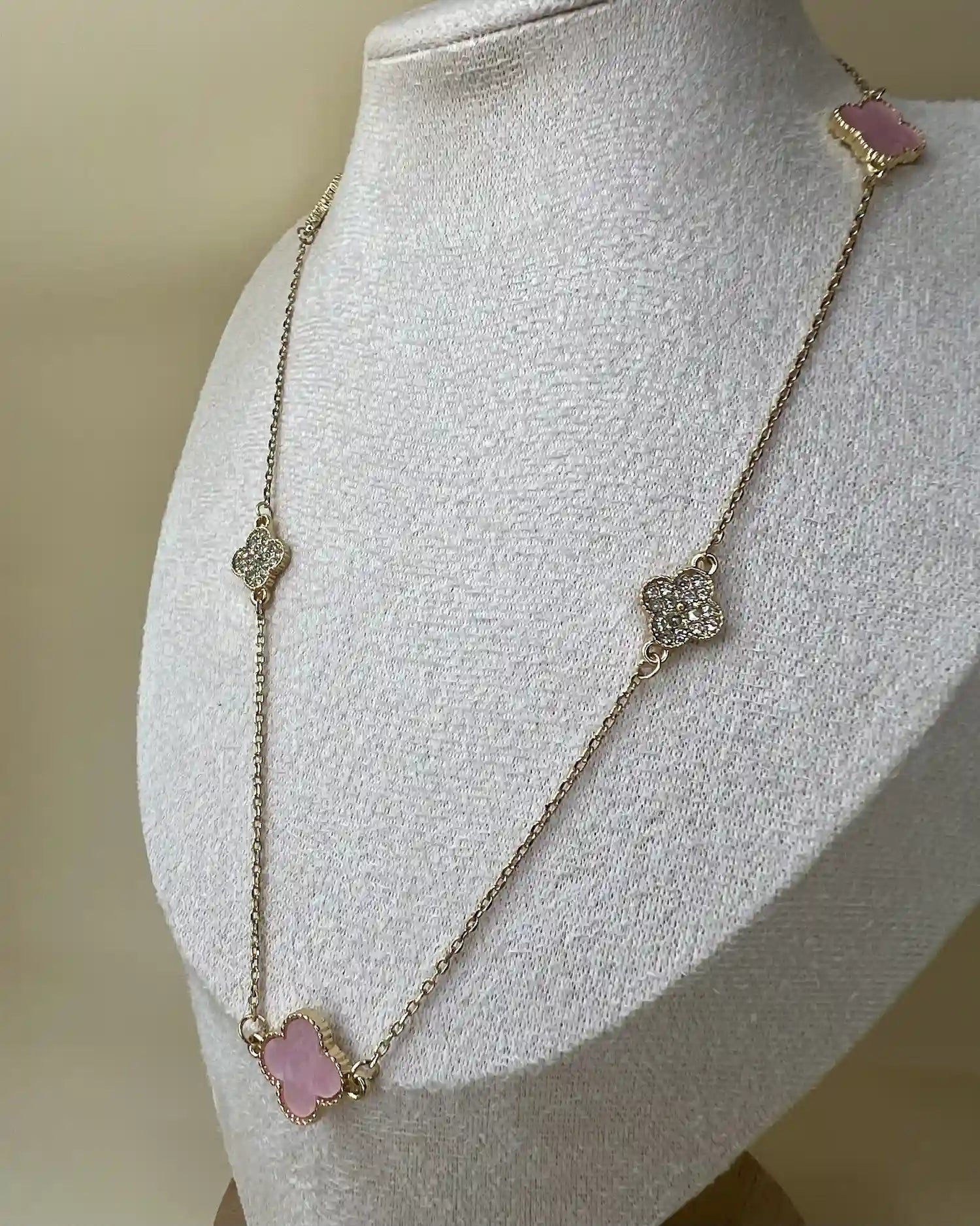 BLUSH || Collar Tréboles Rosas