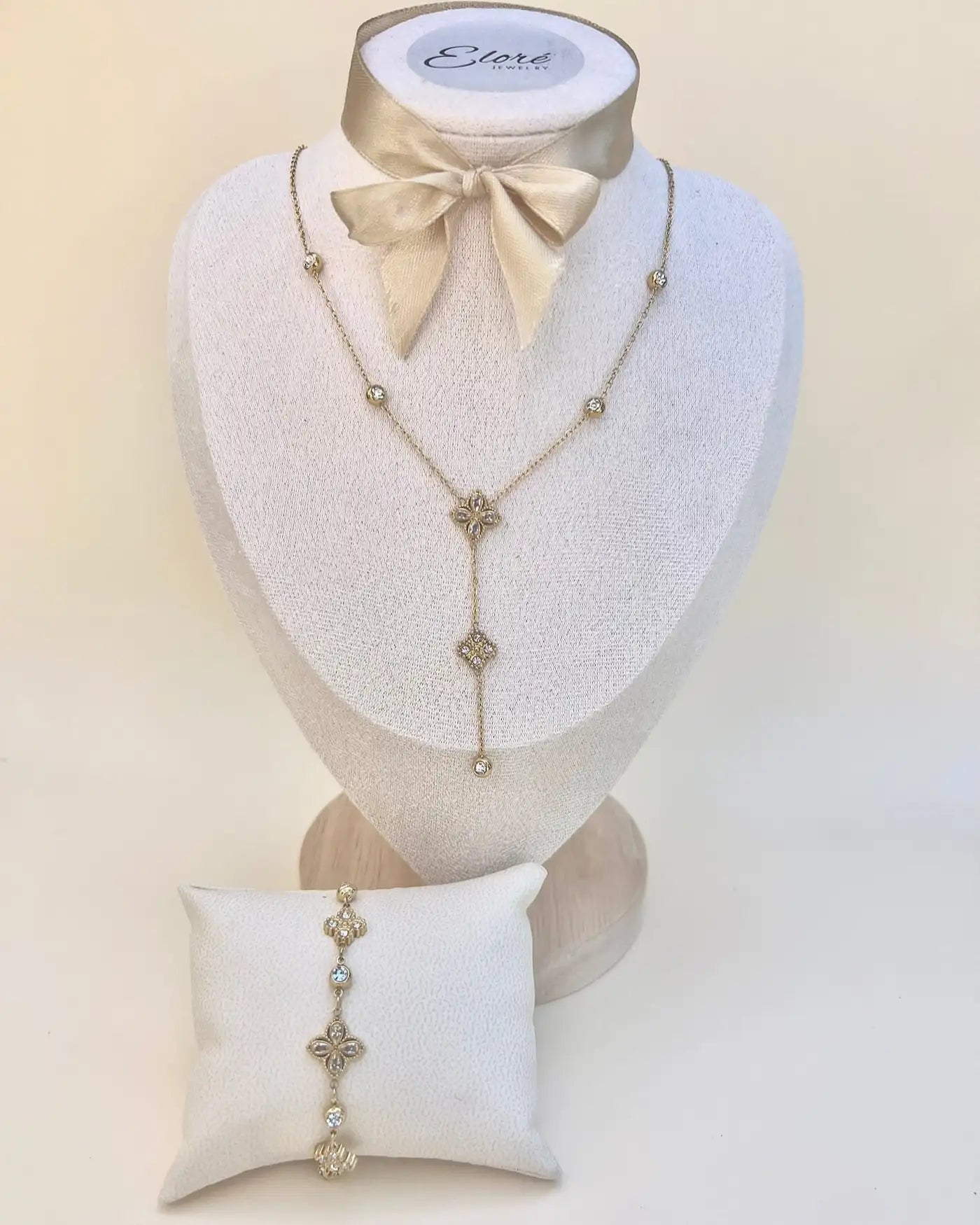 MYRA || Pulsera Flores Brillantes