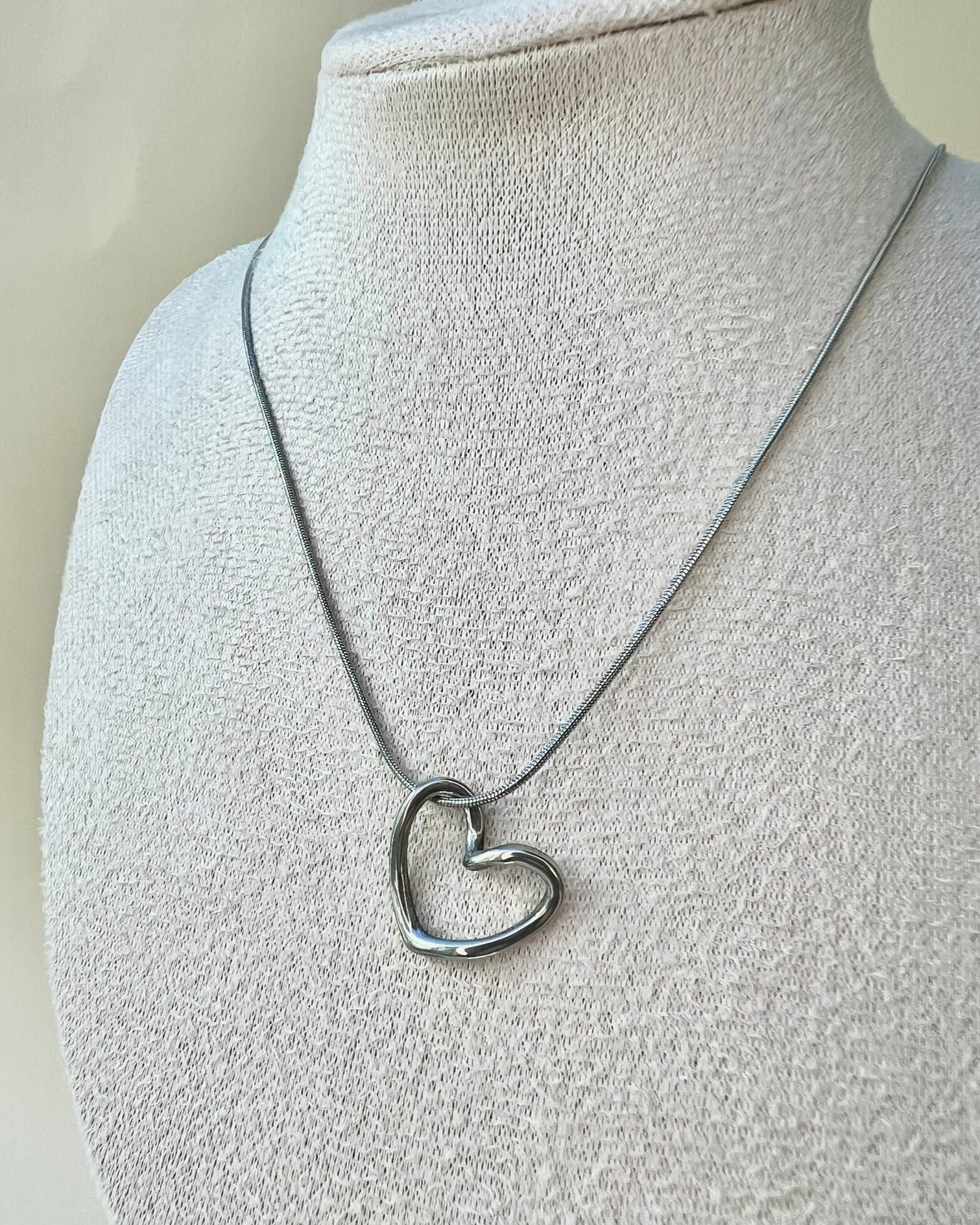LOVEA || Collar con Corazón Plata