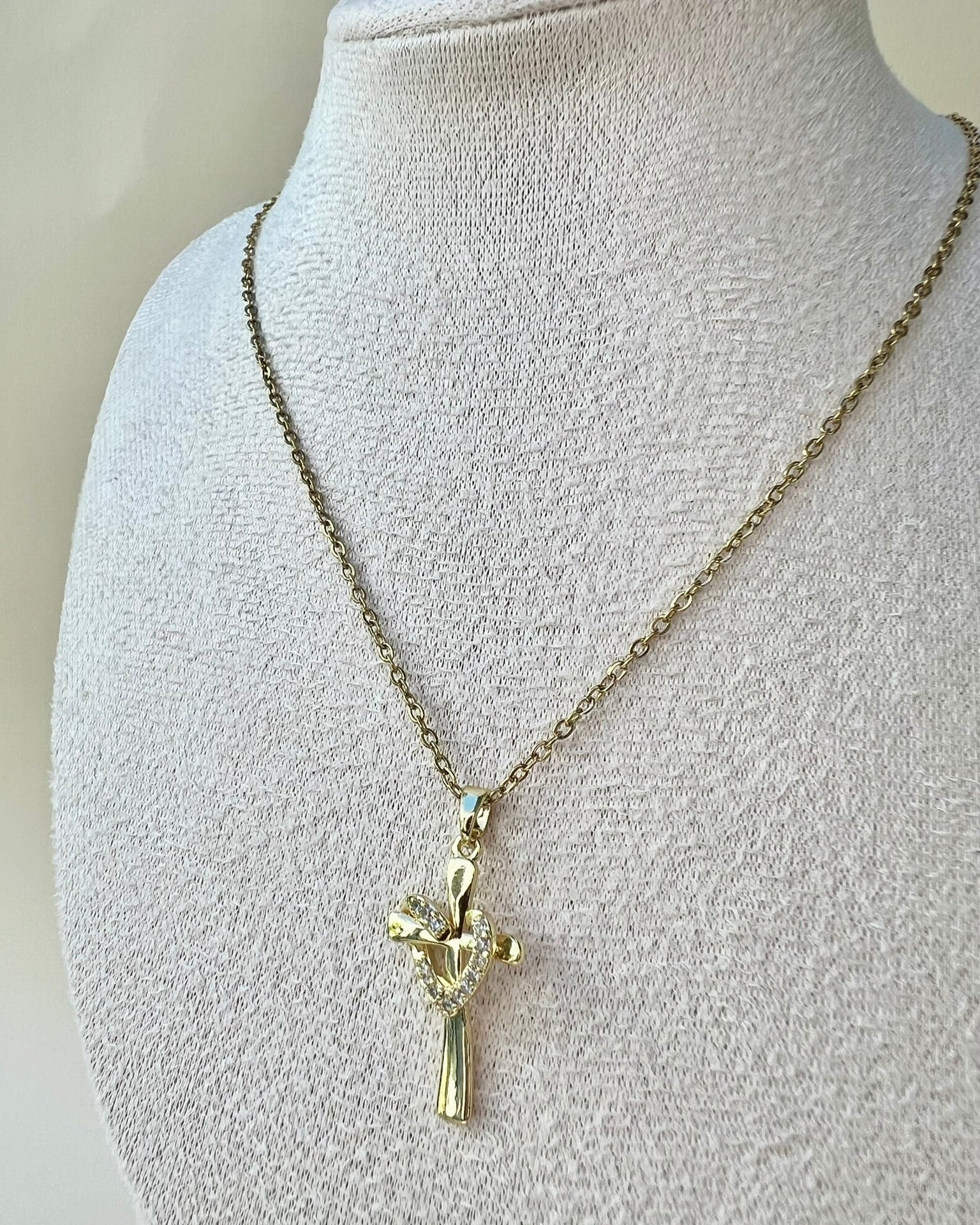 GLORIA || Collar con cruz