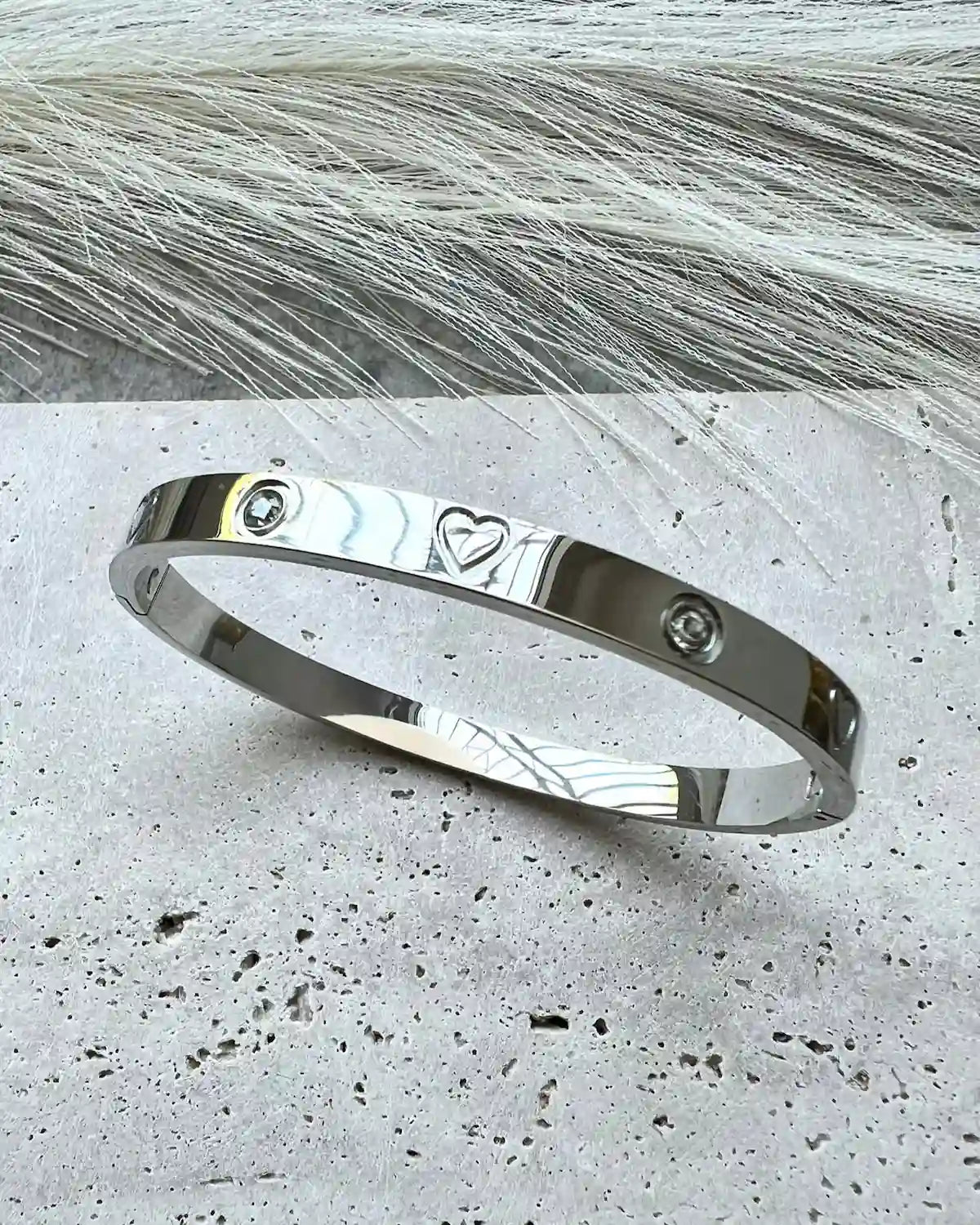 AMORA || Brazalete Corazones Plateado