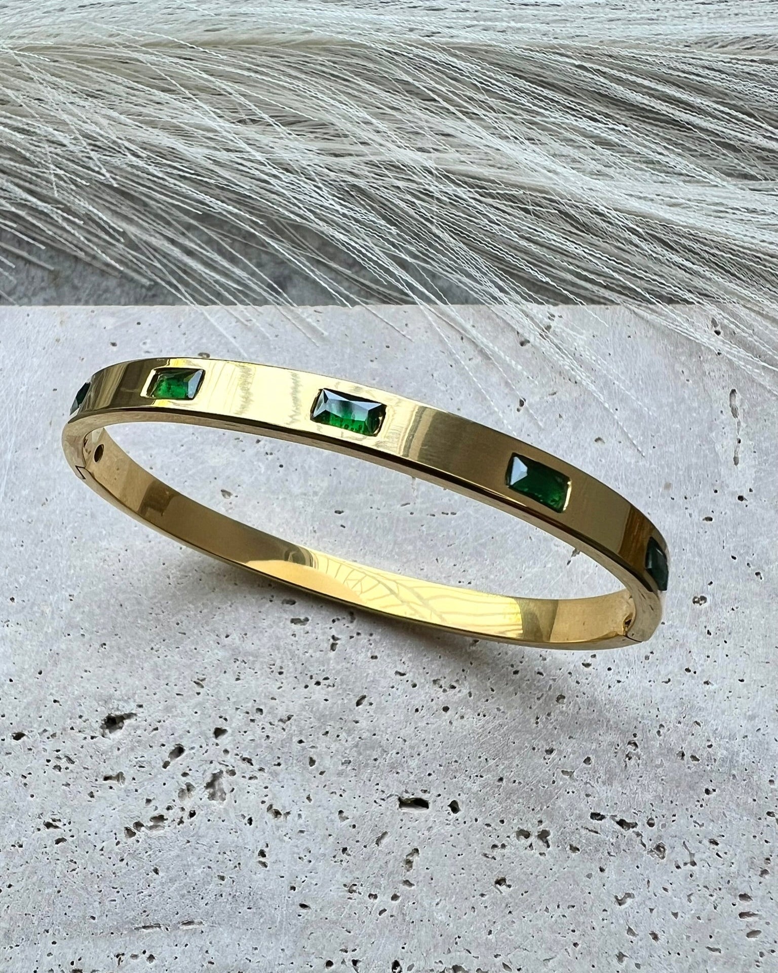 JASMINE || Brazalete con piedras verdes