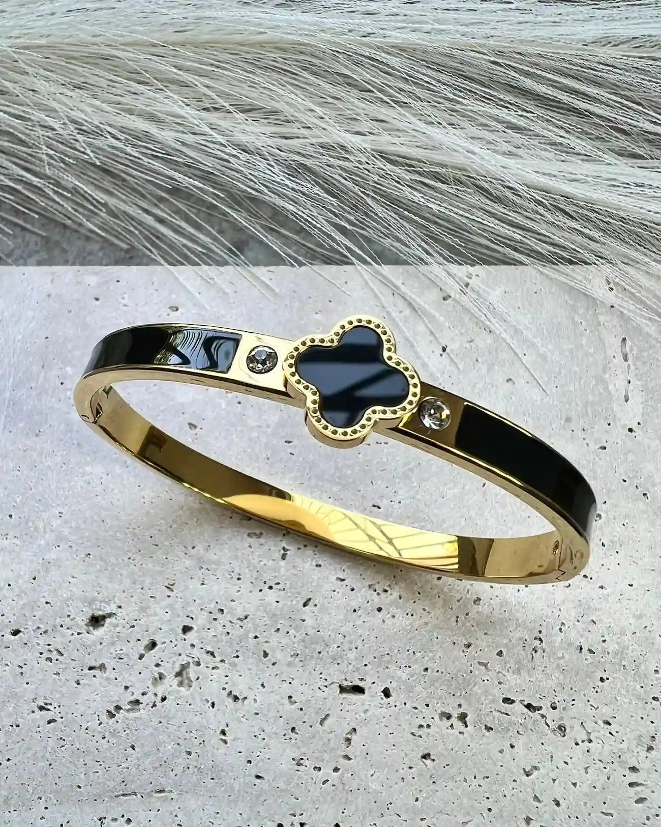 NYX || Brazalete Negro