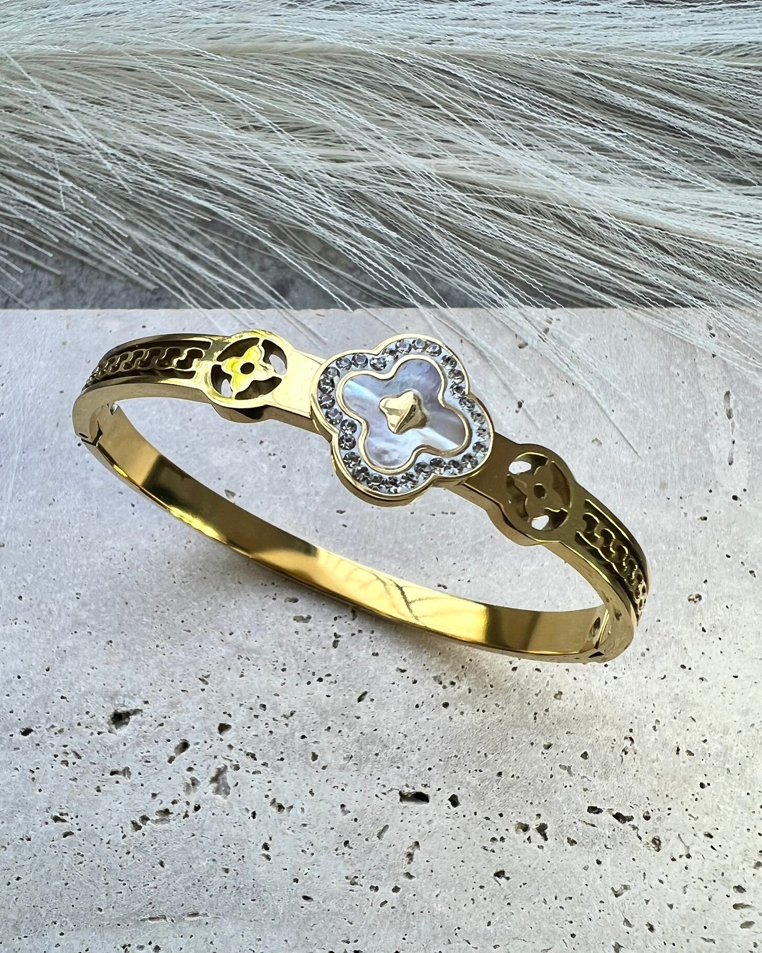 SOLANA || Brazalete Trébol