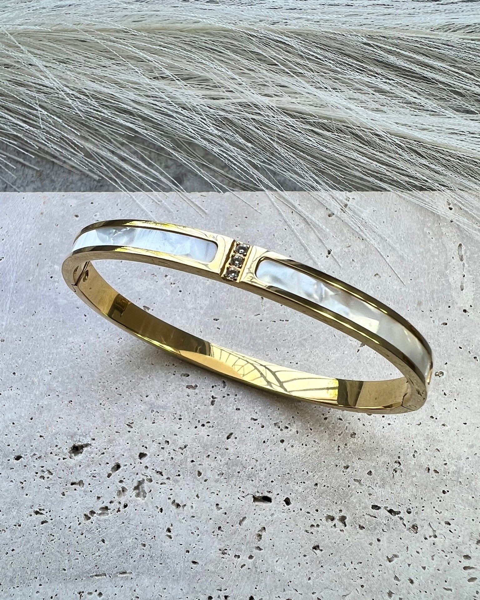 SUZI || Brazalete efecto perla