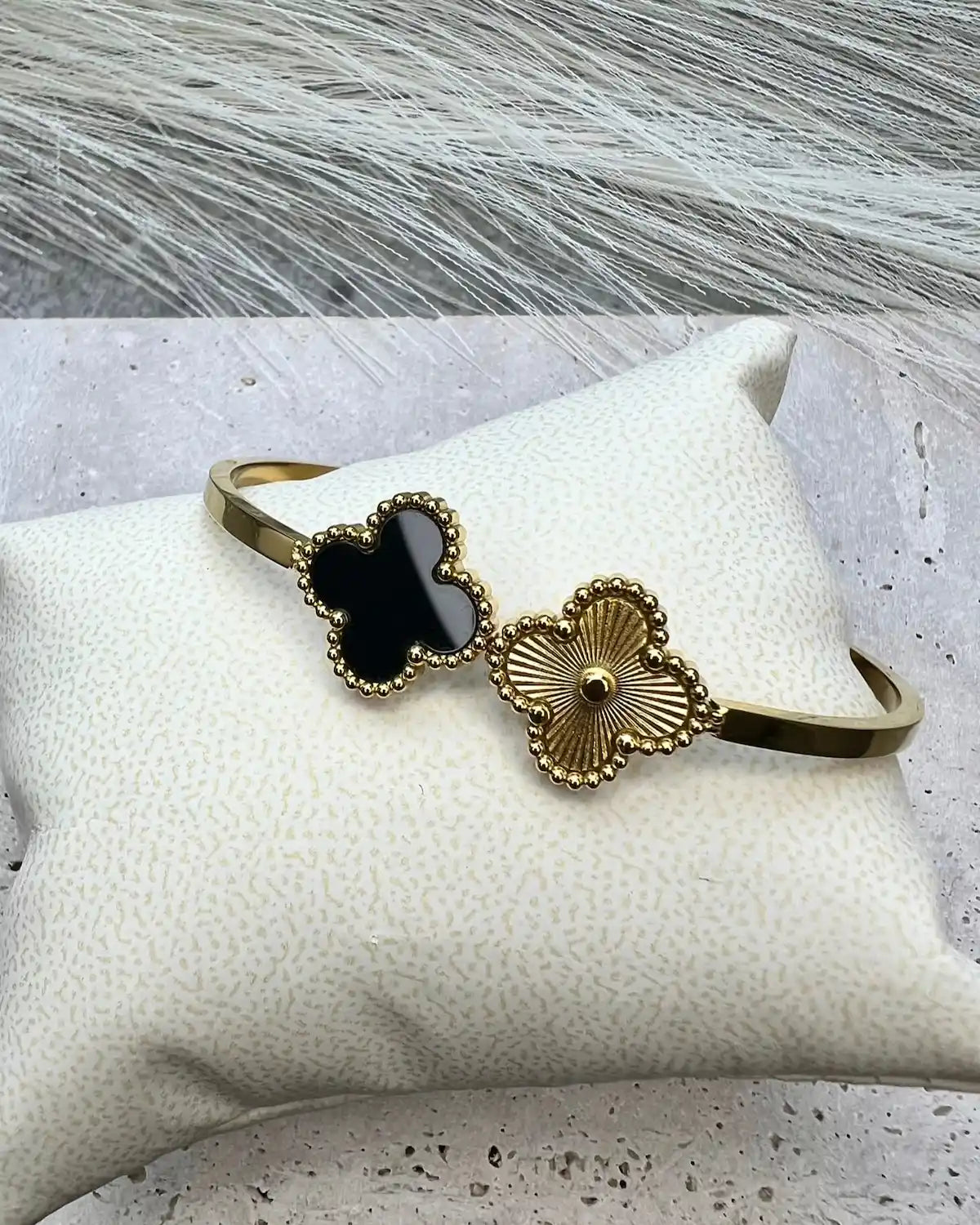 VIKA || Brazalete Dos Tréboles