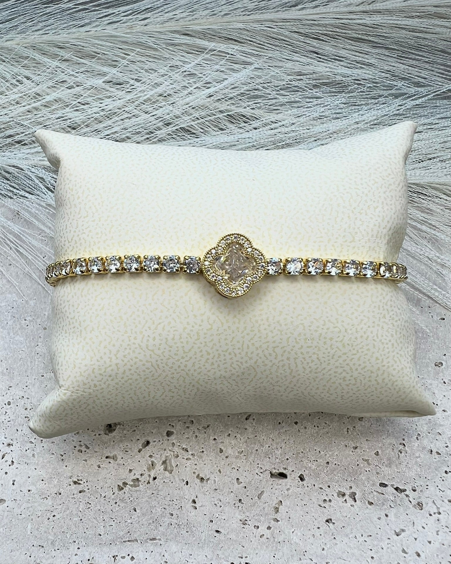 LIRA || Pulsera de trébol con circonita