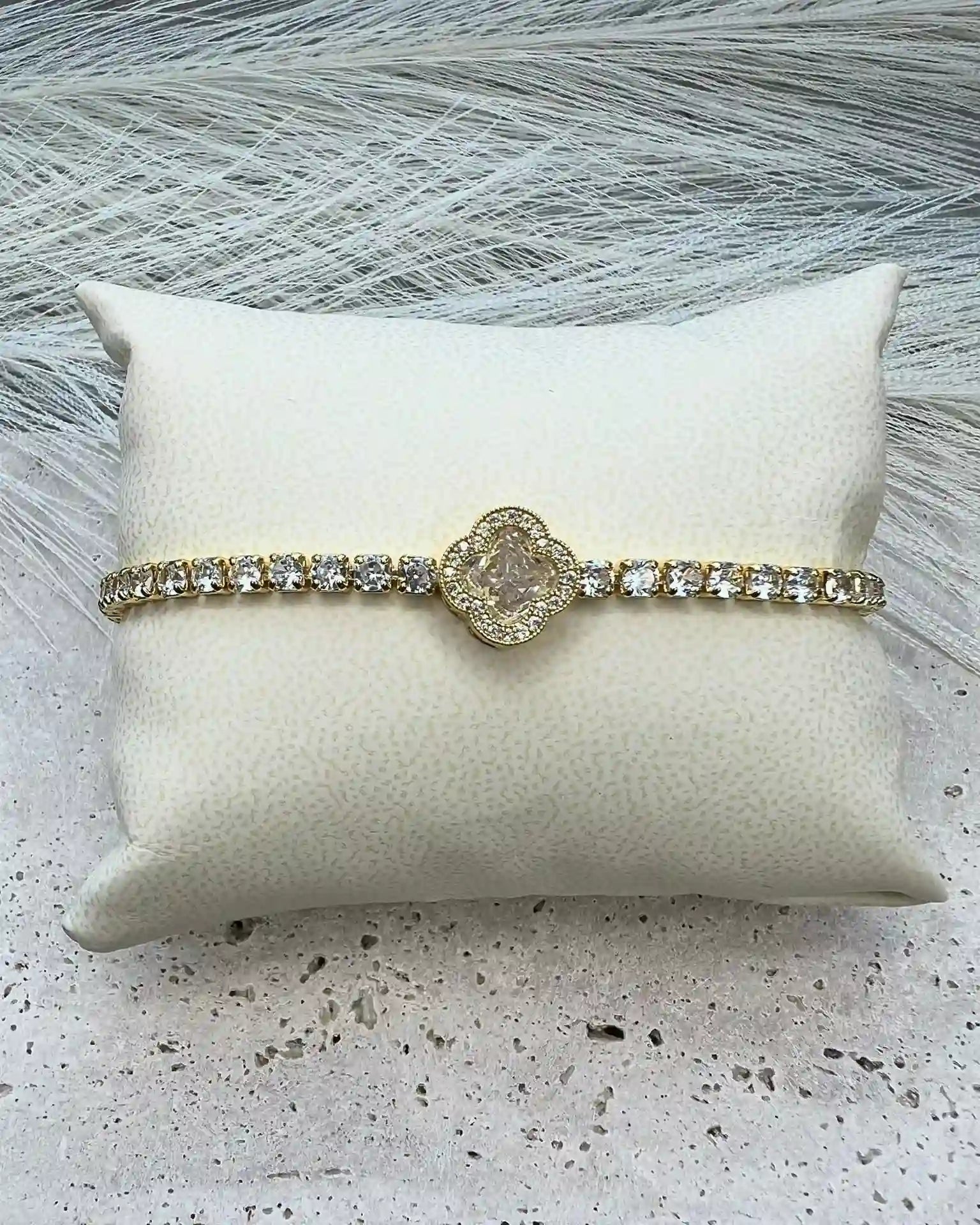 LIRA || Pulsera de trébol brillante