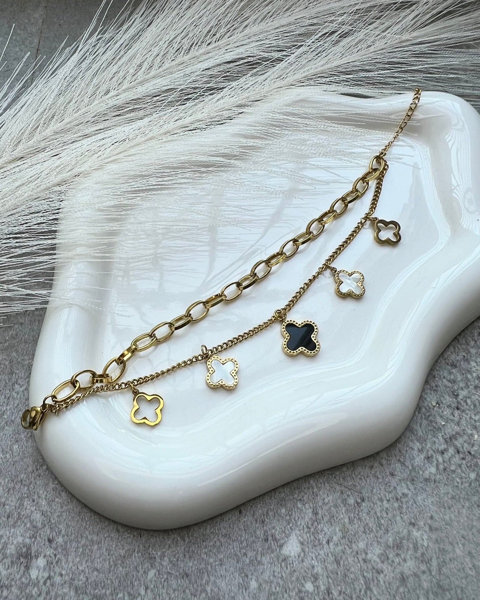 VERA || Pulsera Doble con 5 Tréboles